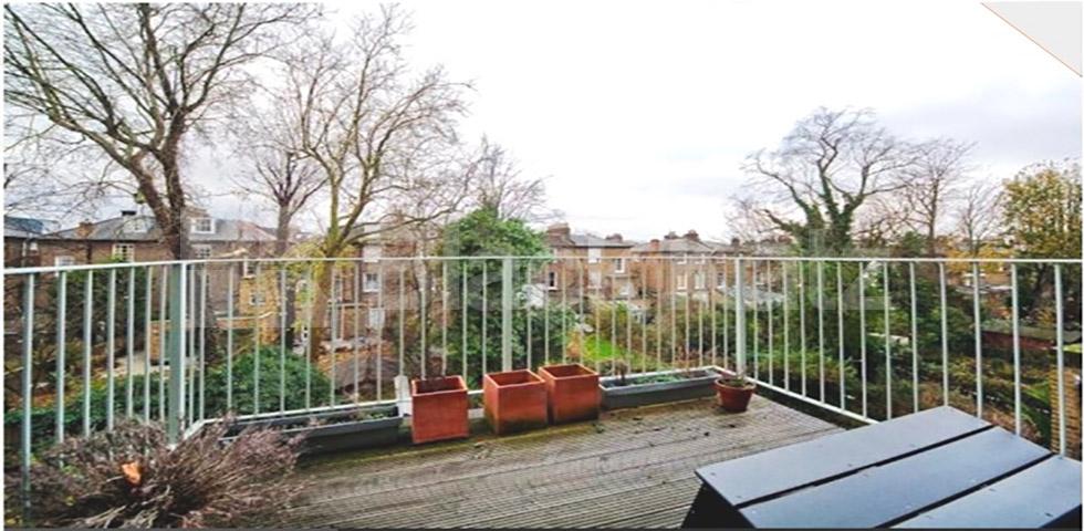 			LARGE 3 / 4 BED ON A TREE LINED STREET!, 4 Bedroom, 1 bath, 1 reception Flat			 Gaisford Street, KENTISH TOWN